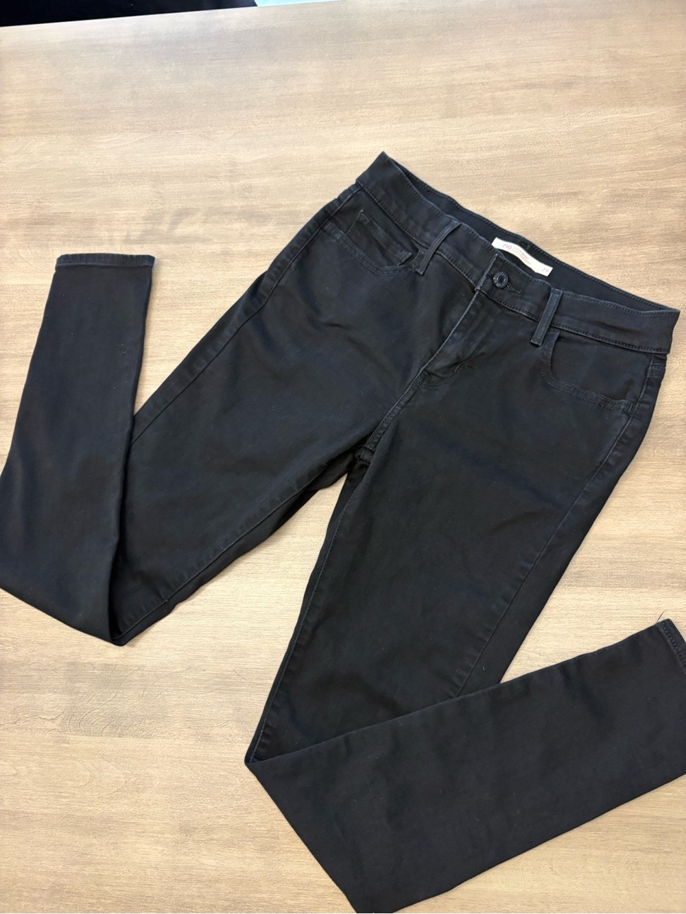 Levi's Black Women's Skinny Jeans - Sleek Everyday Fit